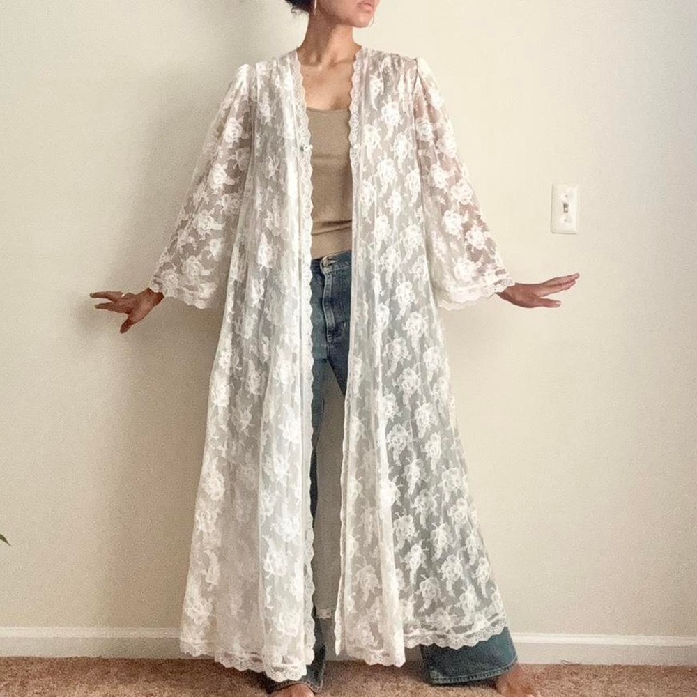 Vintage White Floral Lace Duster up to XL peignoir 60 70 dress maxi